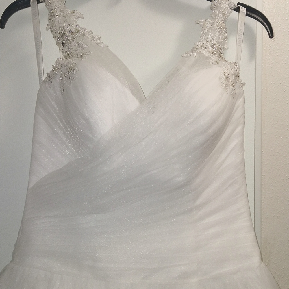 White Wedding dress size 4  brand David's Bridal